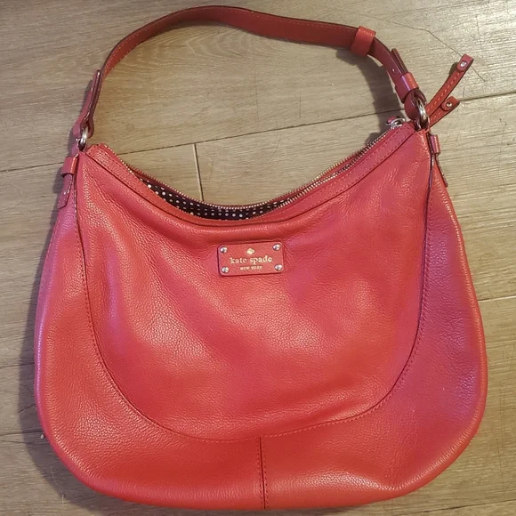 Kate Spade New York Lori Berkshire Road Red Leather Hobo Bag. - Picture 6 of 16